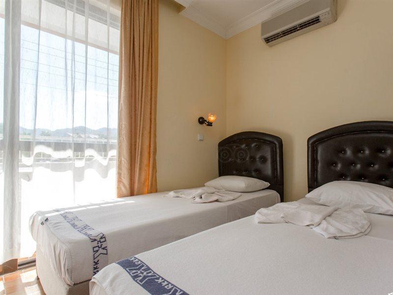 Defne & Zevkim Hotel มาร์มาริส ภายนอก รูปภาพ